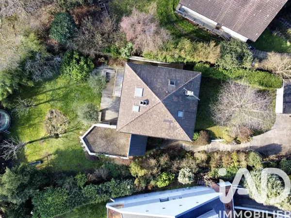 Maison 8 pièces 232 m²