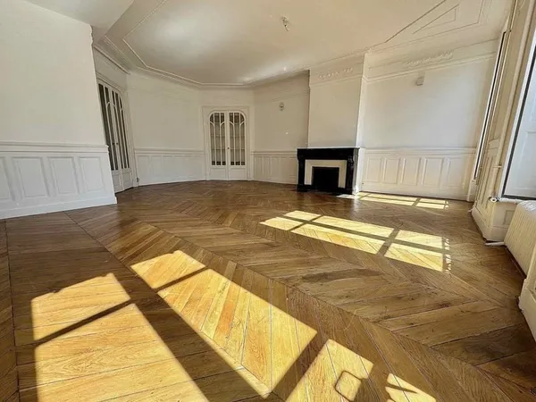 RARE, LYON 2 COEUR PRESQU'ÎLE , IMMEUBLE DE PRESTIGE, BEL AP