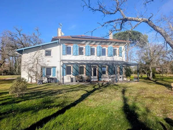 Demeure du 18ème de 289 m² avec piscine et dépendances sur terrain de 3 hectares