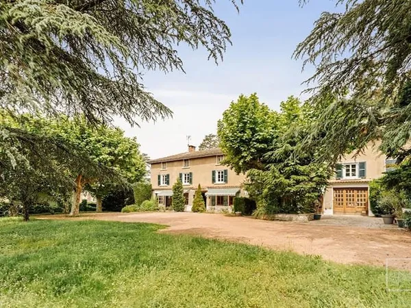 Maison 11 pièces 281 m²