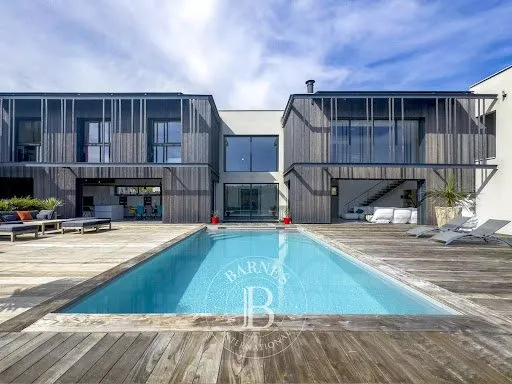 Maison 13 pièces 380 m²