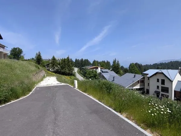 TERRAIN DE 400M2 AU REVARD