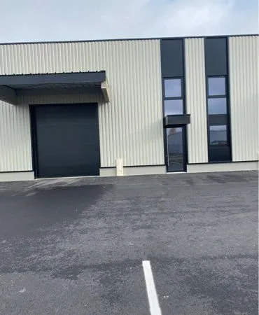 Local d’activité et entrepôt Location Geispolsheim  270m² 2200€