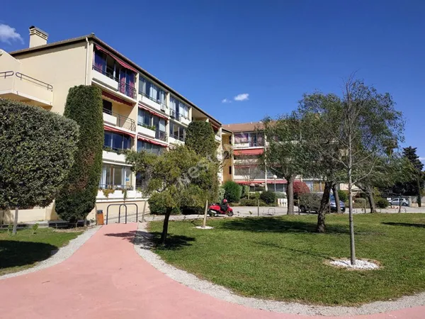 La Seyne sur mer Appartement de 2 pièces avec place de Parking privative au coeur des Sablettes