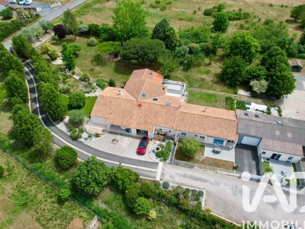 Maison 10 pièces 337 m²