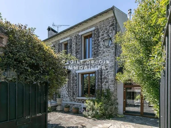 Maison 9 pièces 272 m²
