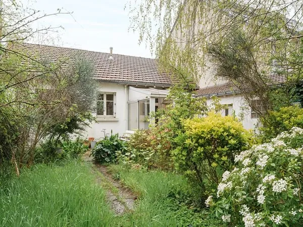LONGCHAMP / ROUTE DE VANNES- Maison 4 pièces - grand jardin - à rénover/agrandir