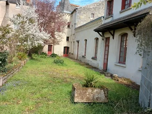 Très vaste maison ancienne