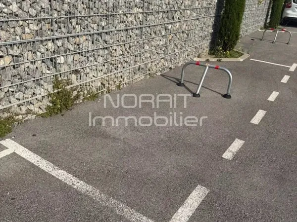 Parking st Pierre de Féric