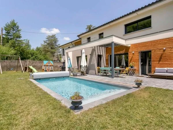 Vends maison 140m² récente avec piscine, 4 chambres environnement campagne, au calme