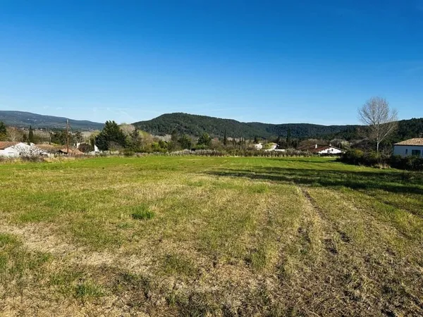 Terrain 950 m²