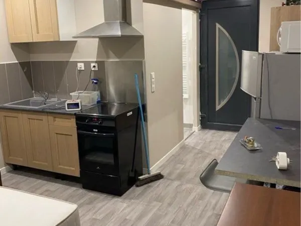 Studio meublé 19 m² avec terrasse et parking - Salon-de-Provence