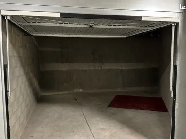 Garage norme handicapé donc spacieux