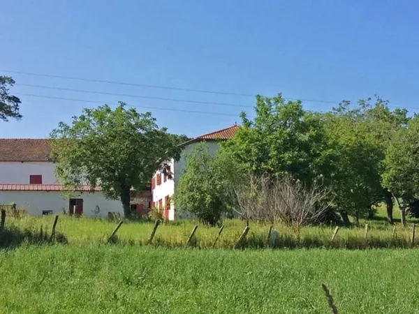 LOHITZUN-OYHERCQ - FERME & DEPENDANCES