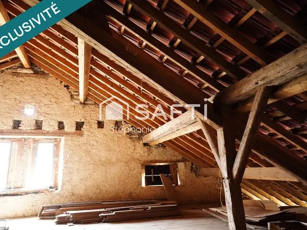 Maison ancienne à rénover  Gros oeuvre en très bon état 