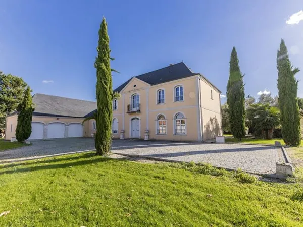 Maison 8 pièces 295 m²
