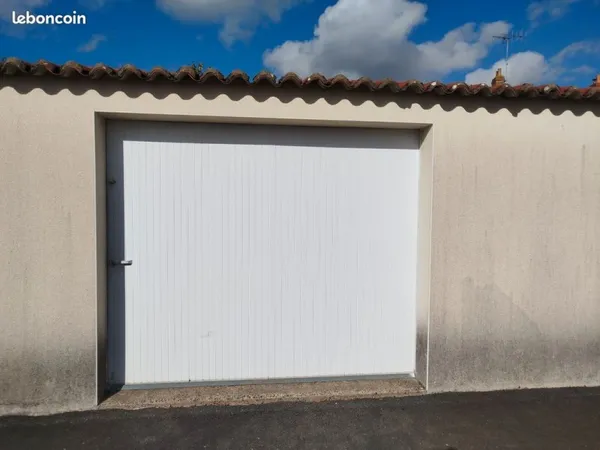 Garage fermé 24 m²+ 15 m ² de grenier 29 m² 29 m²