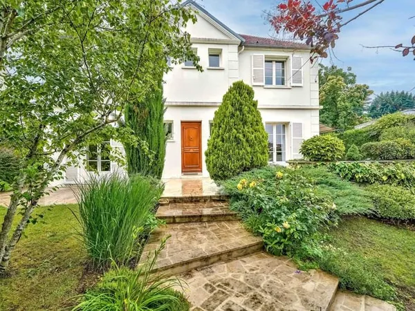 Charme, volumes et lumière : très belle maison de 287 m2 aux