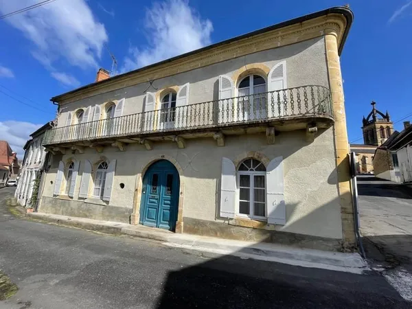 Maison de ville bourgoise avec annexe
