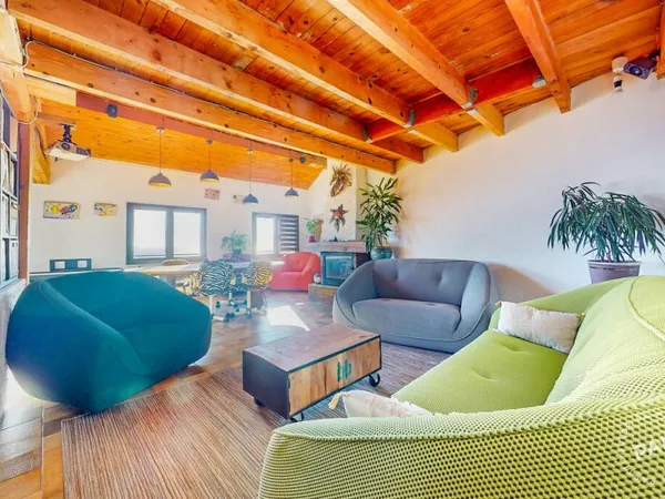 Maison 11 pièces 240 m²