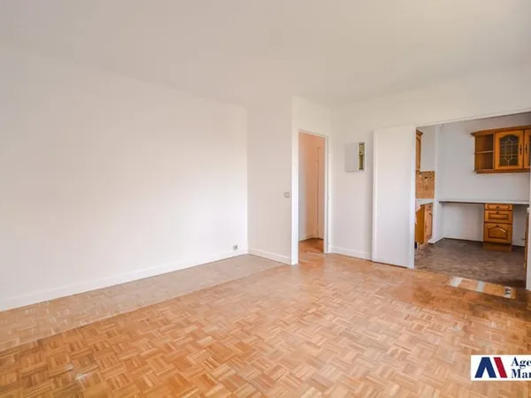 Studio avec vue dégagée à Courbevoie