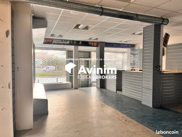 Local 422 m² Noisy-le-Grand