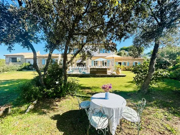 Luberon, Bonnieux, Mas à louer avec piscine