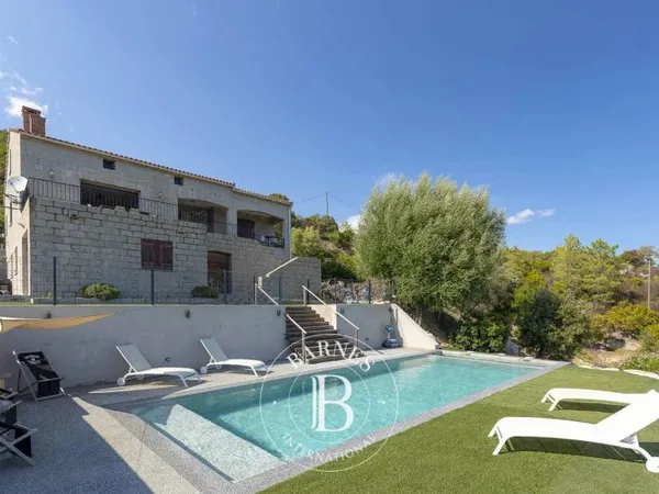 Hameau de Gialla, Villa en pierres, 7 chambres, Appartement indépendant, Piscine, Aperçu mer, proche