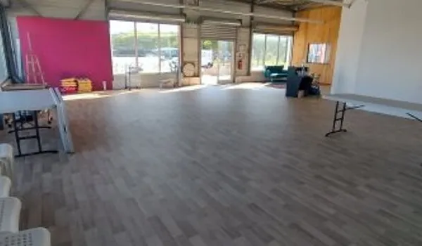 Local commercial 200 m²
