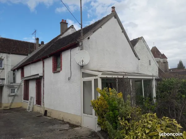 Loue F4 meublé 100m² 700m² de terrain dépendance 50m²