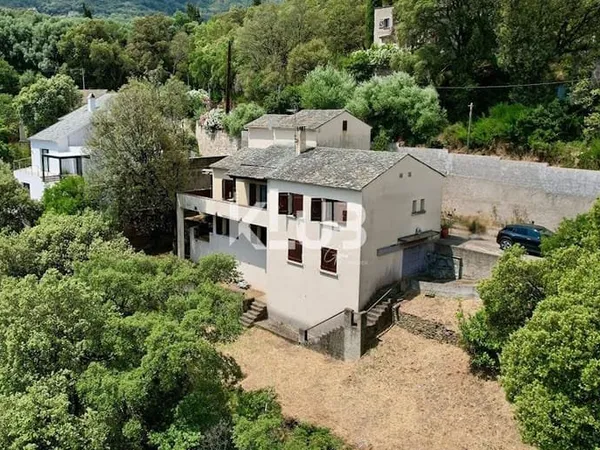 Maison 6 pièces 210 m²