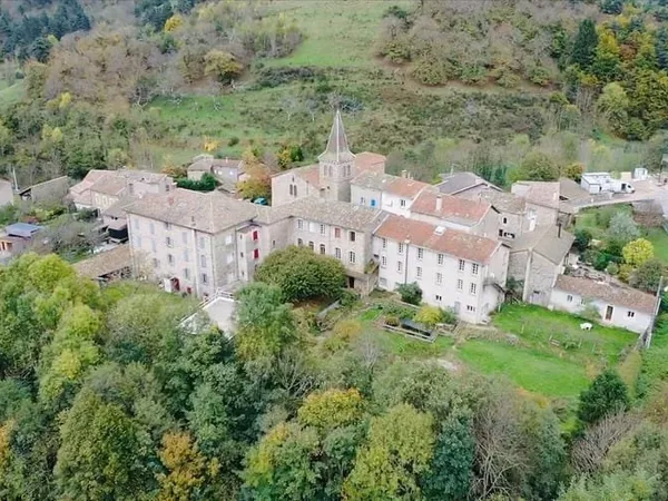 Maison 16 pièces 1400 m²