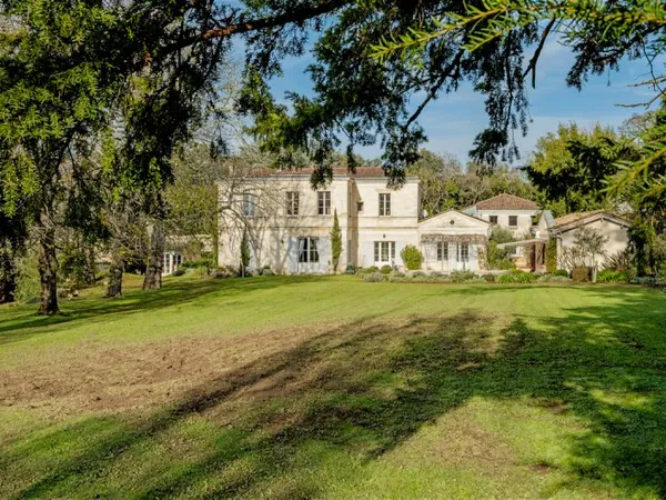 Superbe propriété de 600 m2 nichée sur 2,17 hectares - 6 cha