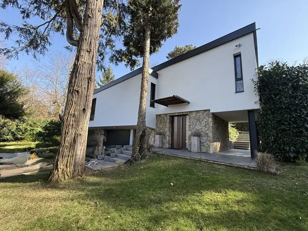 Maison contemporaine de 6 pièces d'une superficie de 190 m2