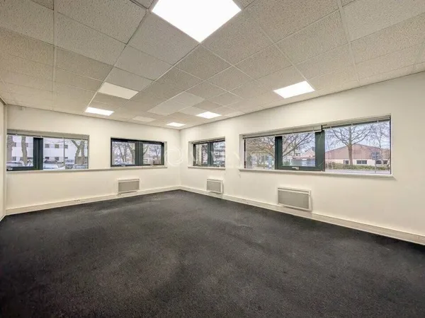 Bureau 186 m²