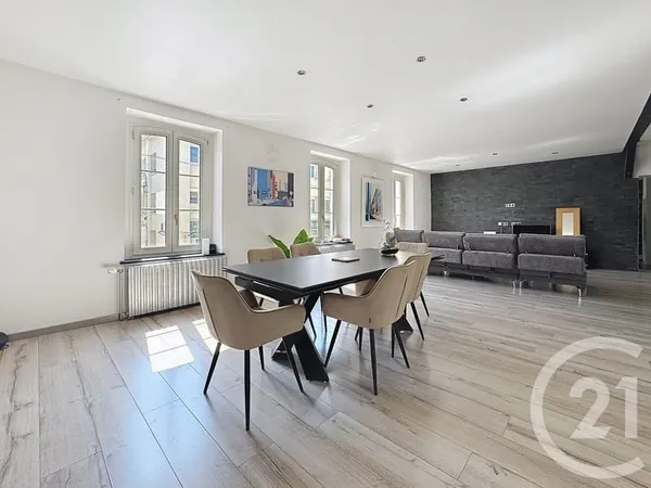 Maison 9 pièces 230 m²