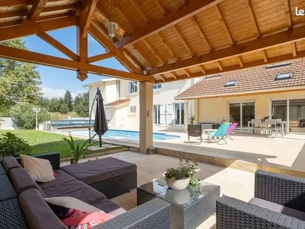 Maison - 10 pièces - 282 m² - Calme et Verdure