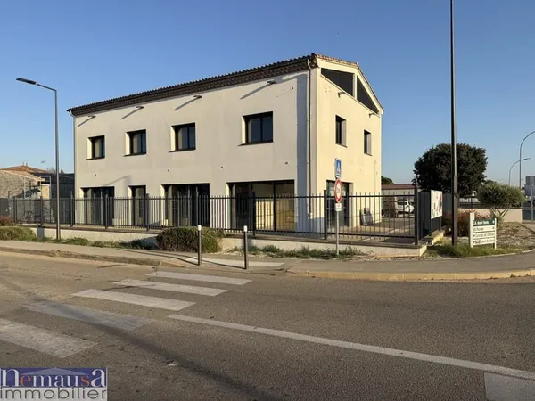 BOUILLARGUES - Local commercial de 300m2 divisible
