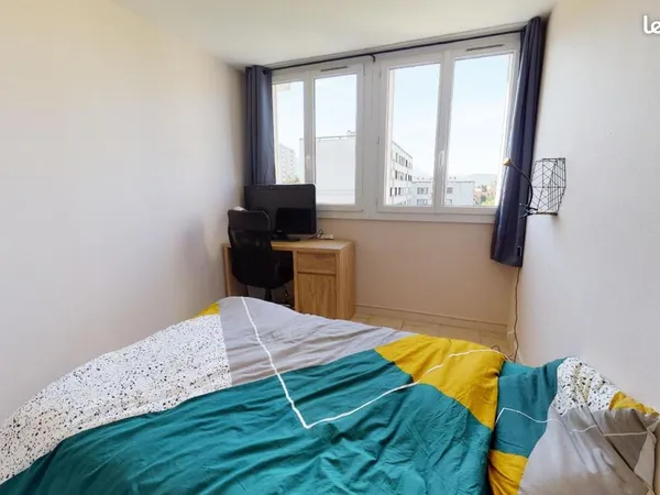 Chambre 5 pièces 71 m²