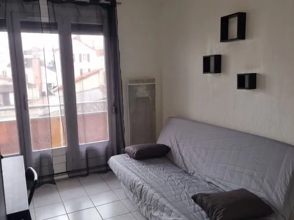 Location studio meublé équipé avec balcon Roanne Riorges