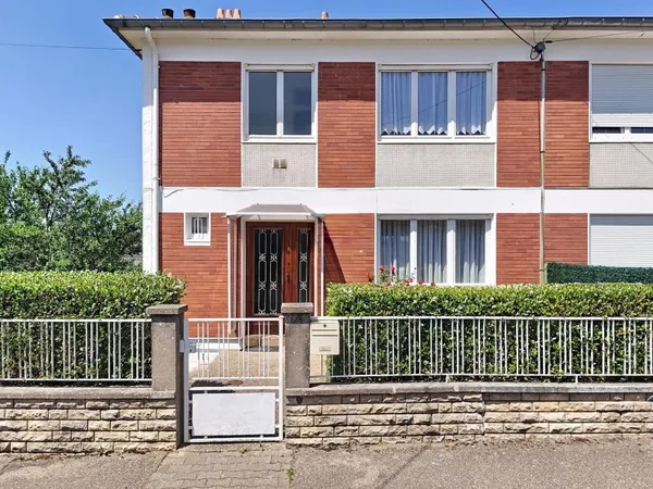 Charmante maison familiale au calme avec jardin et potentiel d'aménagement à Rombas !!!