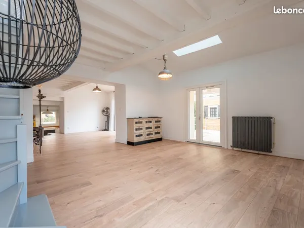 Maison pierres dorées grande famille ou activité professionnelle