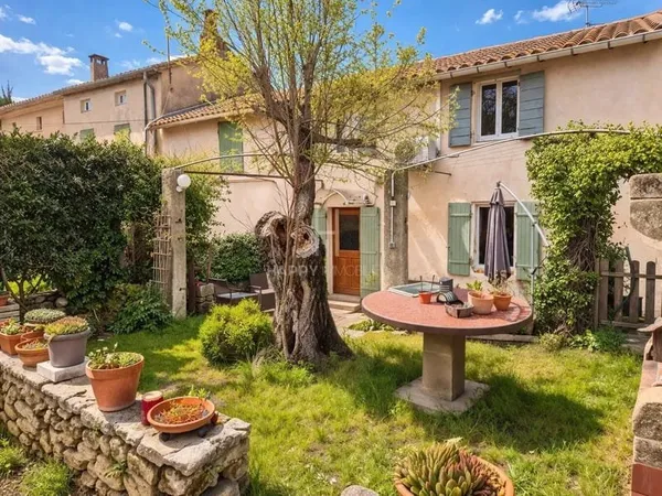 Maison de village avec jardin