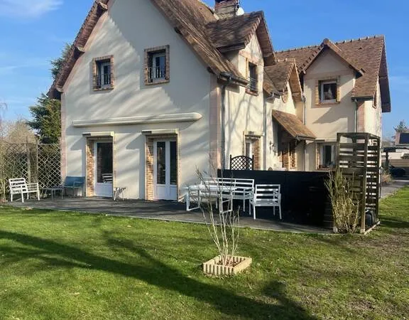 Maison 8 pièces 215 m²