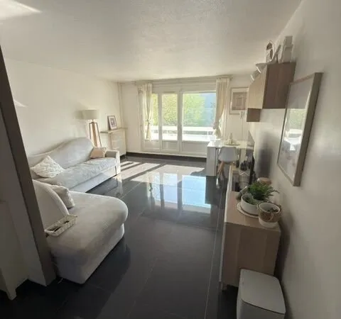 BEAU 3 PIECES RENOVE DANS VERDURE