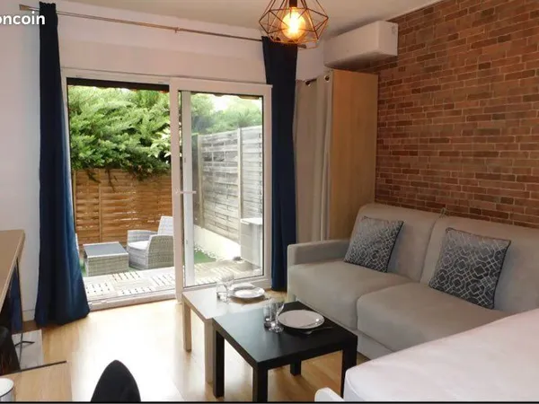 Studio meublé avec jardin et stationnement
