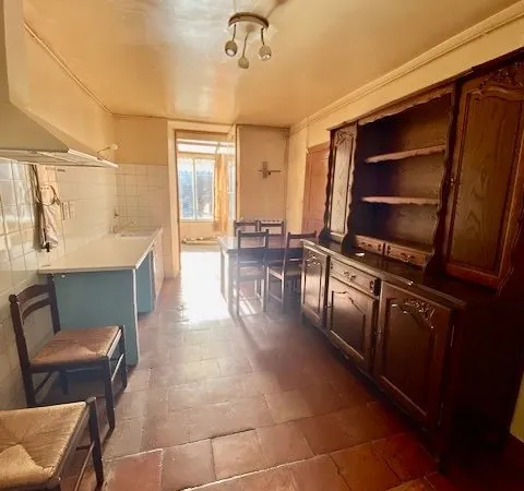 Maison de village avec terrasse, jardinet, garage à 8 km de