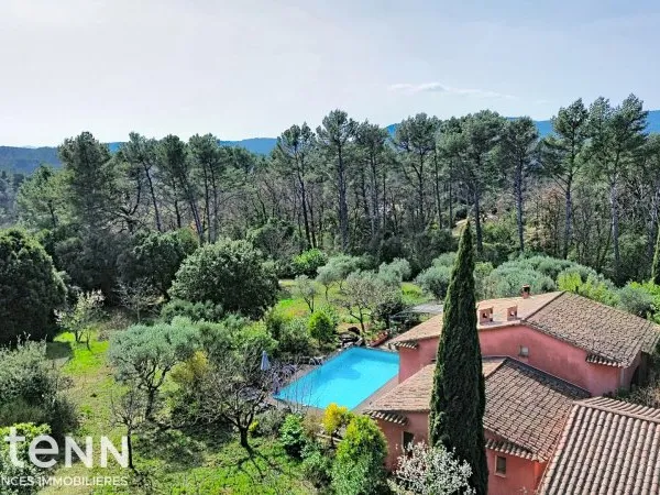 Mas de 11 pièces avec dépendances et piscine