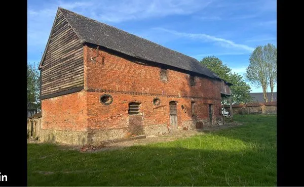 Ancien bâtiment de ferme en briques de Saint-Jean à réhabiliter - fort potentiel - cadre calme un