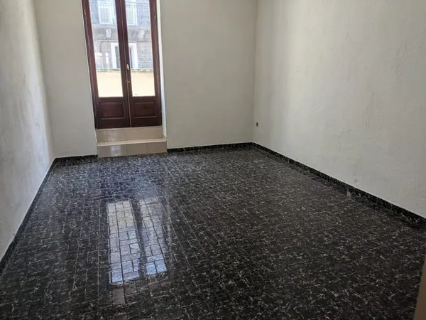 APPARTEMENT 70m2 À RÉNOVER